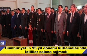 Cumhuriyetin 95.yıl kutlamalarında İdilliler salona sığmadı
