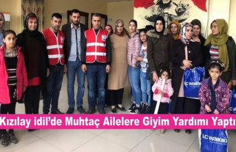 Kızılay yardıma muhtaç ailelere giyim yardımı yaptı