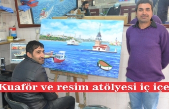 Resim atölyesinde kuaförlük yapıyor