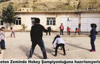 Asfalta Hokey öğrenip Şampiyonaya katılıyorlar