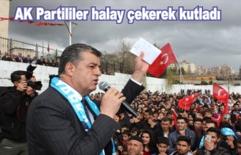 Mehmet Yarka kazanmayı halay çekerek kutladı