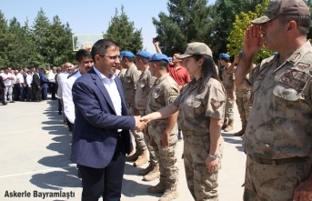 Kaymakam Zafer Sağ Askerlerle Bayramlaştı