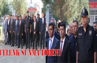 Çelenk Sunma töreni