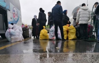 Öğrencilere çevre bilinci aşılamak için böceklere tuğladan yuva yaptılar