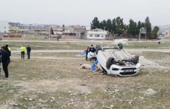 Direksiyon hakimiyetini kaybeden  otomobil, yol kenarındaki çocuğa çarptı: 1 ölü