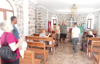 Köye geri dönüş yaparak kiliseyi yeniden inşaa ettiler