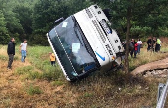 Otobüs şarampola devrildi 2 kişi yaralandı