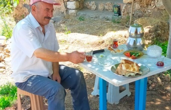 M. Emin Bozkuş baba evinde