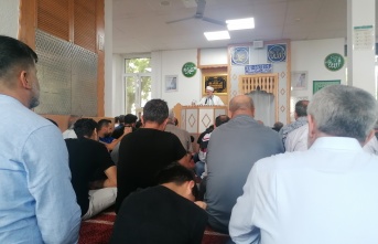 Worms'ta kılınan Cuma namazında İmamın 'Gurbet Garibanları' vurgusu öne çıktı