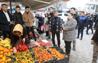 Kaymakam Demir esnafı gezdi vatandaşla bir araya geldi