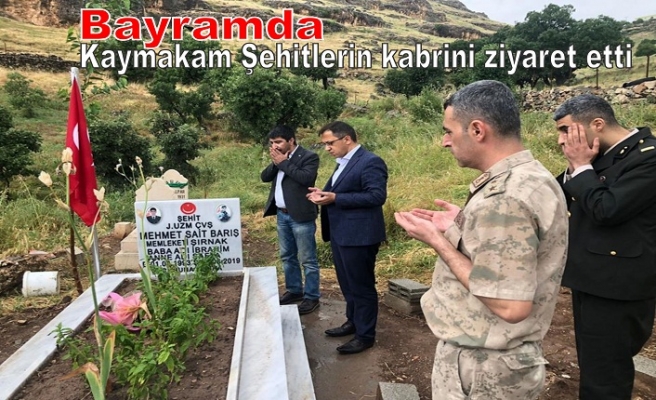 Kaymakam Şehitlerin kabrini ziyaret etti