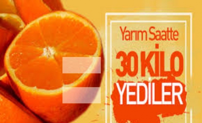 Bagaj ücreti ödememek için 30 kilo portakalı yediler