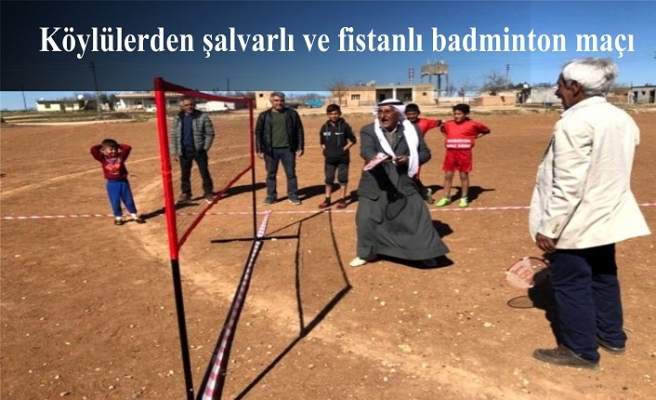 Köylülerden şalvarlı ve fistanlı badminton maçı