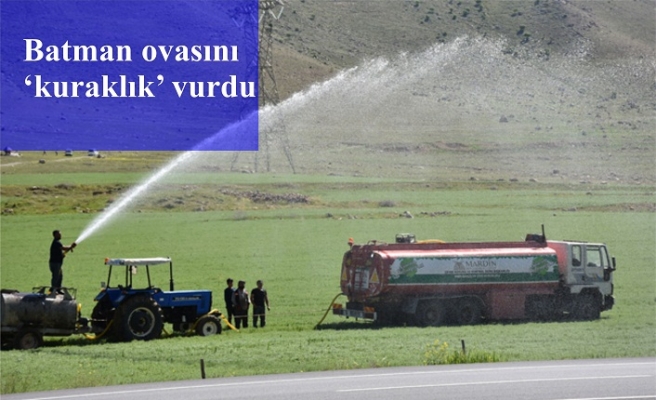 Tarlalarını tanker suyu ile suluyorlar