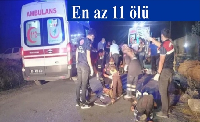 Mültecileri taşıyan minibüs devrildi; en az 11 ölü