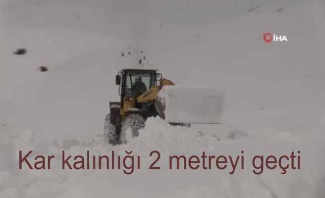 Şırnak'ta kar kalınlığı 2 metreye çıktı... Ekipler tüneller açarak ilerliyor