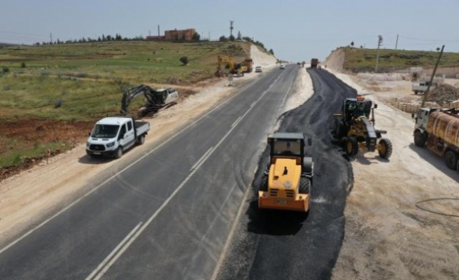 Mardin-Midyat yolunun bölünmüş yol haline getirilmesi için çalışmalar sürüyor