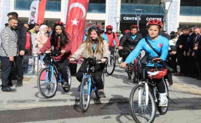 Şırnak'ta 50 bisikletçi 45 kilometre pedal çevirdi