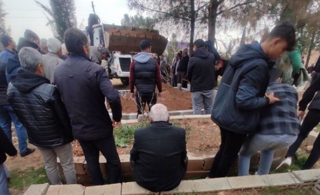 İstanbul'da ölü bulunan baba ve 3 çocuğu Urfa'da toprağa verildi