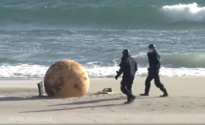 Gizemli top sahile vurdu, sahil kapatıldı