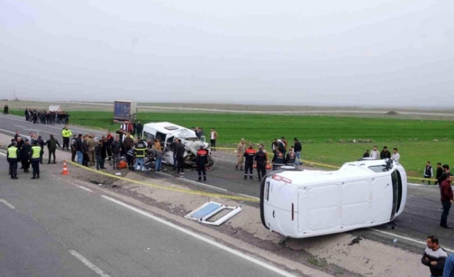 Cizre'de trafik kazası 8 kişi yaralandı