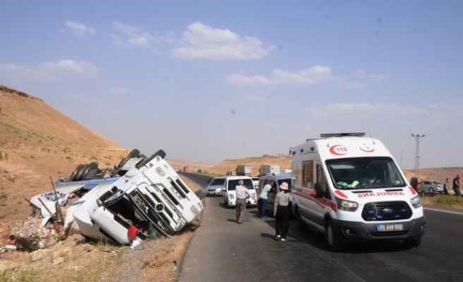 Şarampole devrilen otomobilin sürücüsü yaralandı.