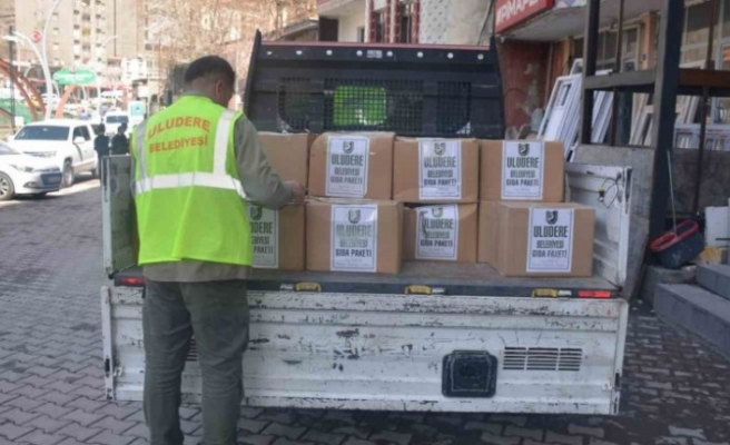 Muhtaç ailelere 4 bin koli yardım dağıtıldı