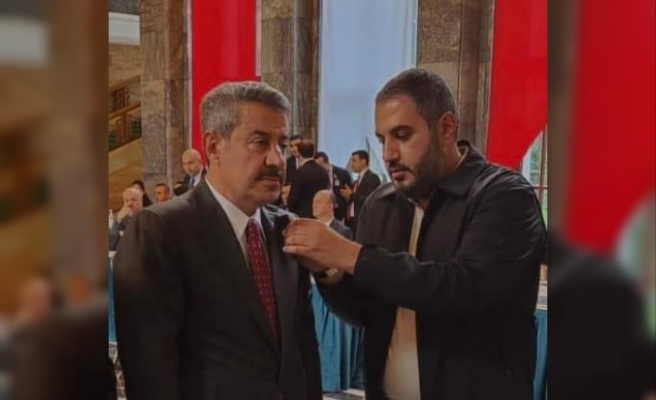 Aslan Tatar Milletvekili rozetini taktı