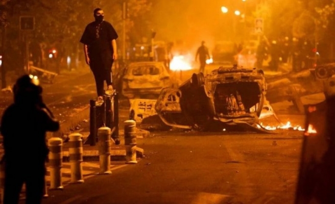 Fransa'da kaos: 1kişi hayatını kaybetti 1000 kişi gözaltında