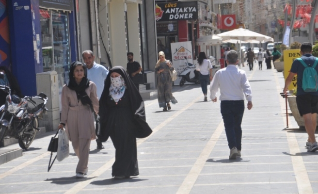 Cizre 50 dereceyi gördü yanıyor...