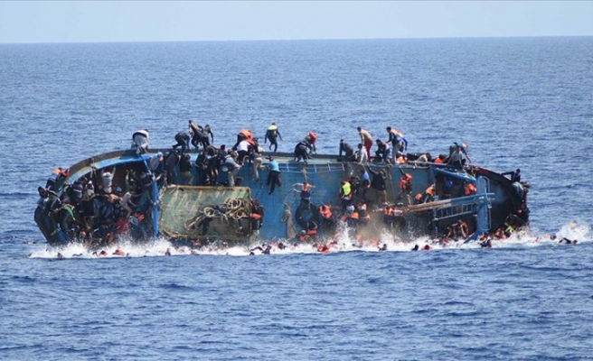 İtalya'da tekne faciası onlarca göçmen hayatını kaybetti