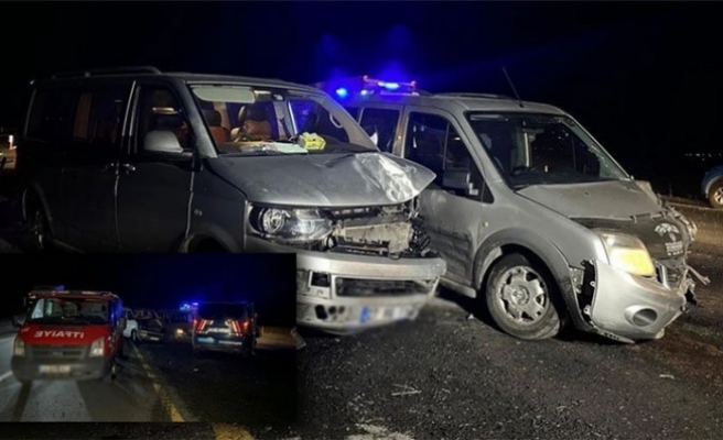 Kazaya yardım edenlerin arasına Midibüs daldı 3 ölü 11 yaralı