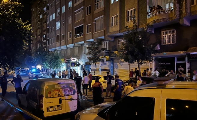 Terhis olan oğlunu almaya giden aile kaza yaptı