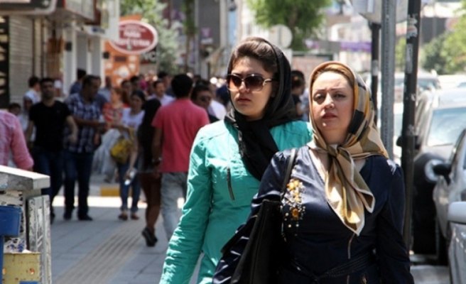 Iran'lı türistler Van'a akın ediyor...