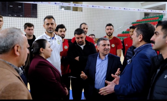 Vali Atalay'dan Cizre Belediye Spora ziyaret