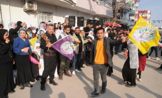 Cizre'de büro açılışı miting havasında geçti