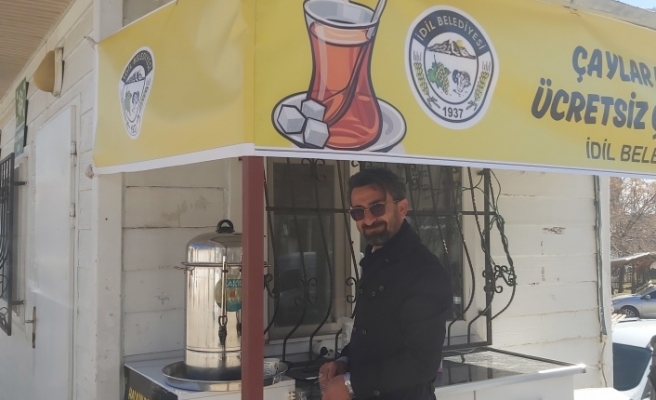 Yeniden Refah İlçe Başkanı Çay İkram standatını ziyaret etti