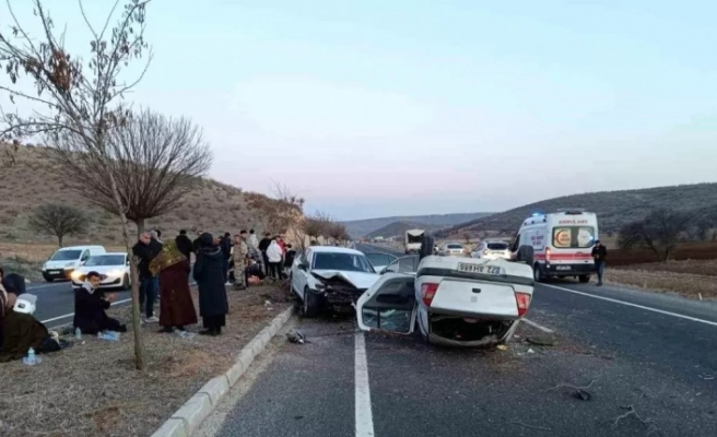 Trafik kazası 10 kişi yaralandı