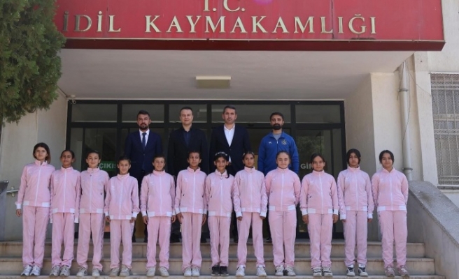 İdil Cumhuriyet ortaokulu Hentbol kızlar takımı bölge Şampiyonu oldu