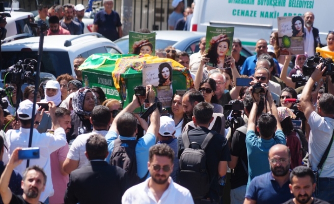 Ayşe Şan Dengbejler eşliğinde toprağa verildi