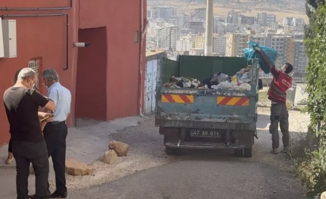 Evden 2 Kamyon çöp çıkarıldı
