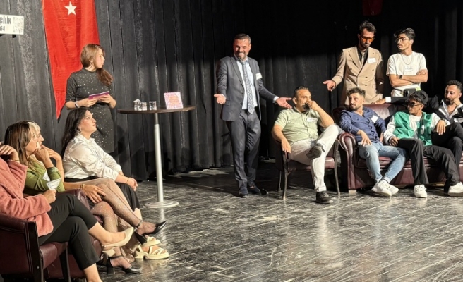 İdil Tiyatro topluluğundan İlk sahne