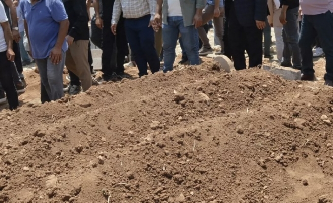 Üç kardeş yan yana toprağa verildi