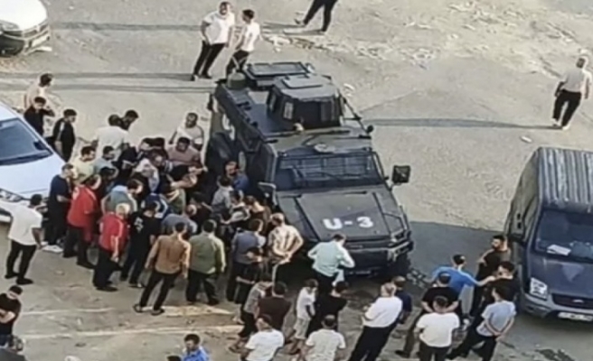 Durakta silahlı saldırı 1 kişi hayatını kaybetti