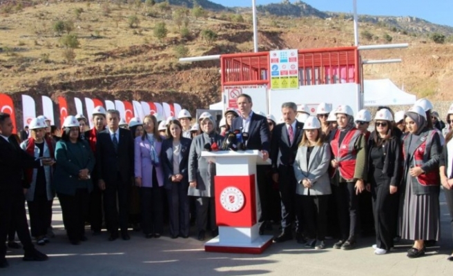 Bakan Bayraktar kadın Mühendislerle Gabar dağına çıktı