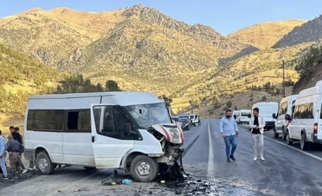 Trafik kazası 11 kişi yaralandı