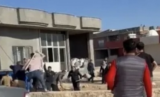 İki aile birbiriyle kavga etti 6 kişi yaralandı