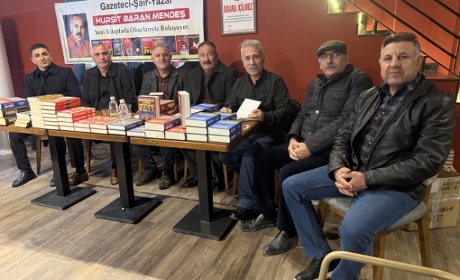 Hürşit Baran Mendeş kitaplarını imzalama günü düzenledi