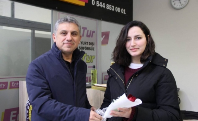 Öğretmenler Kırmızı Güler’le karşılandı