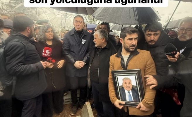 Selim Sadak binlerce kişi uğurladı. Yağmura rağmen Sadak yalnız bırakılmadı